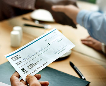 Cheque de caja (cashier's check)